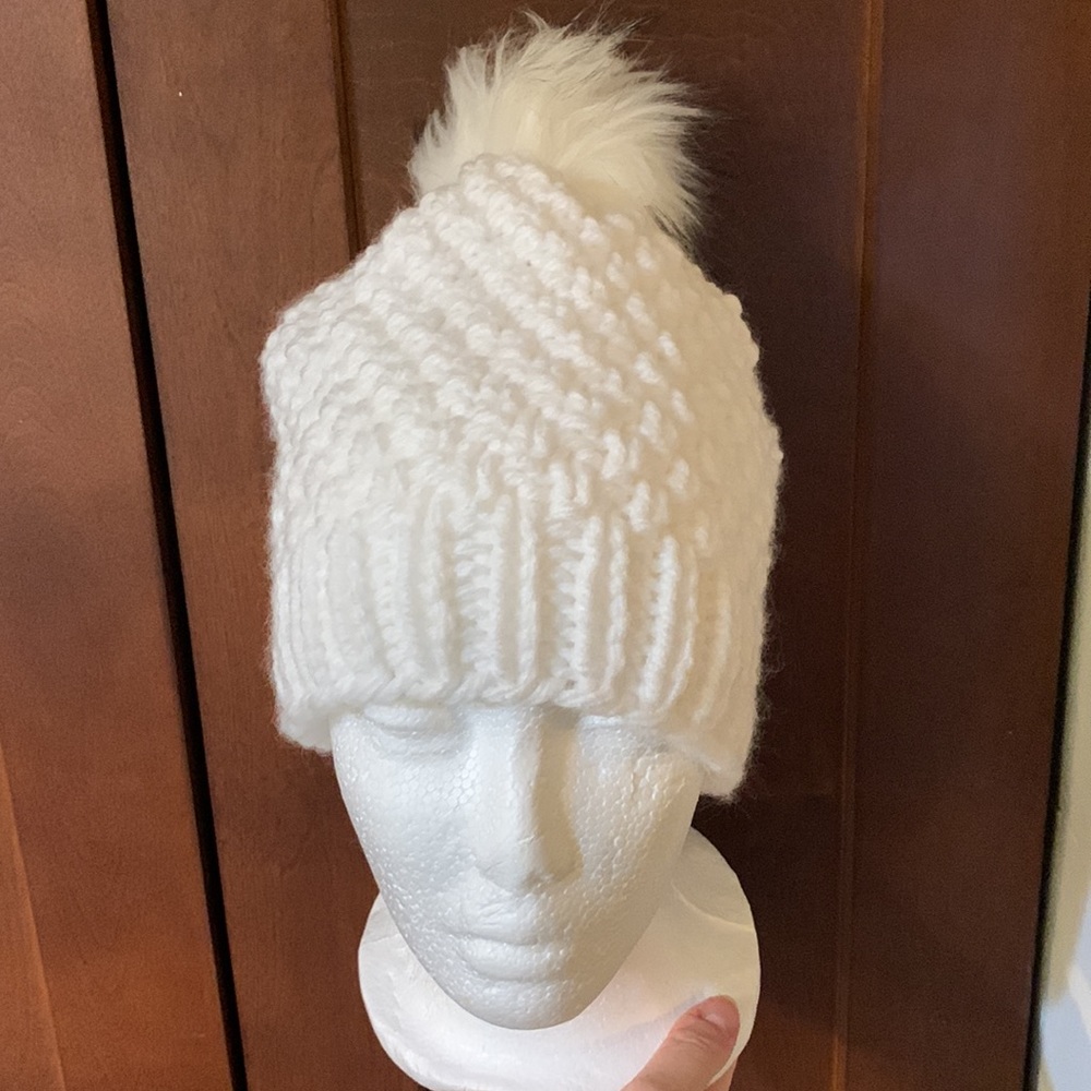 Hand knit toque with removable pom